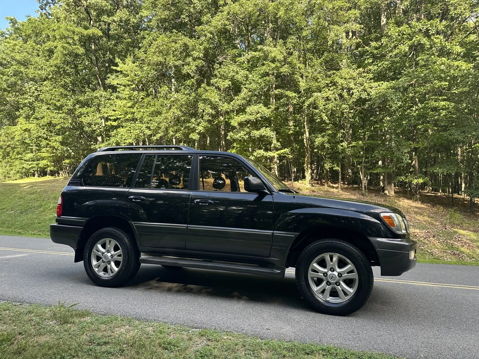 2003 Lexus LX 2nd Gen - Image 17 of 31