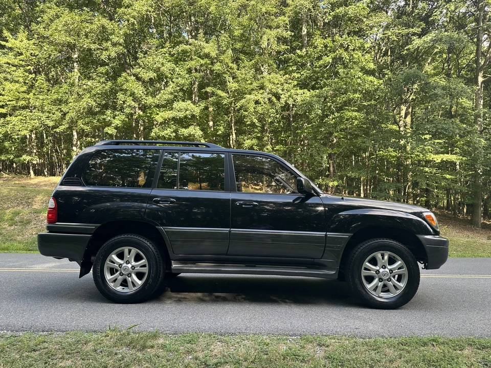 2003 Lexus LX 2nd Gen - Image 16 of 31