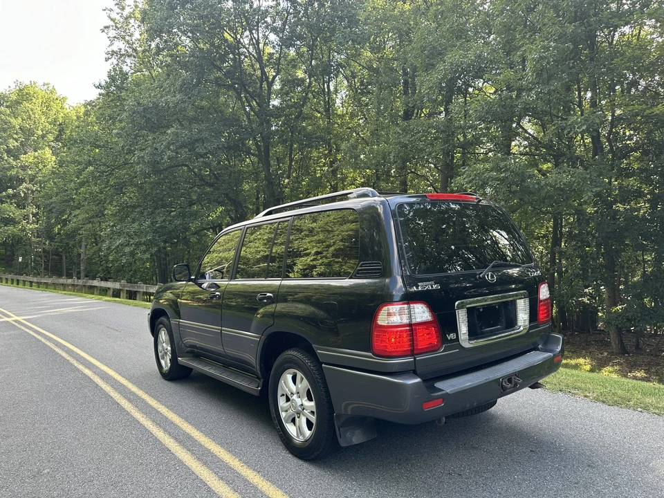 2003 Lexus LX 2nd Gen - Image 11 of 31