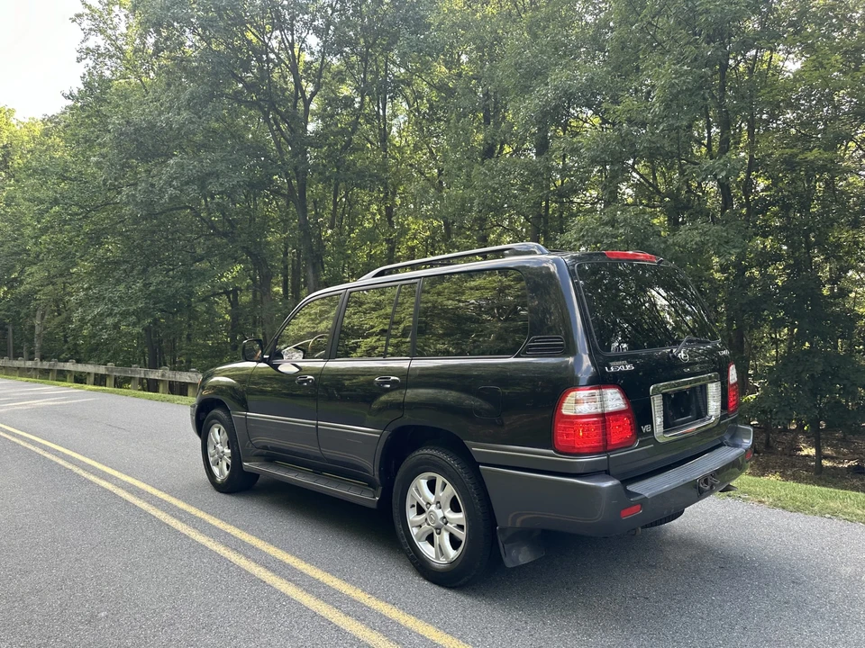 2003 Lexus LX 2nd Gen - Image 12 of 31