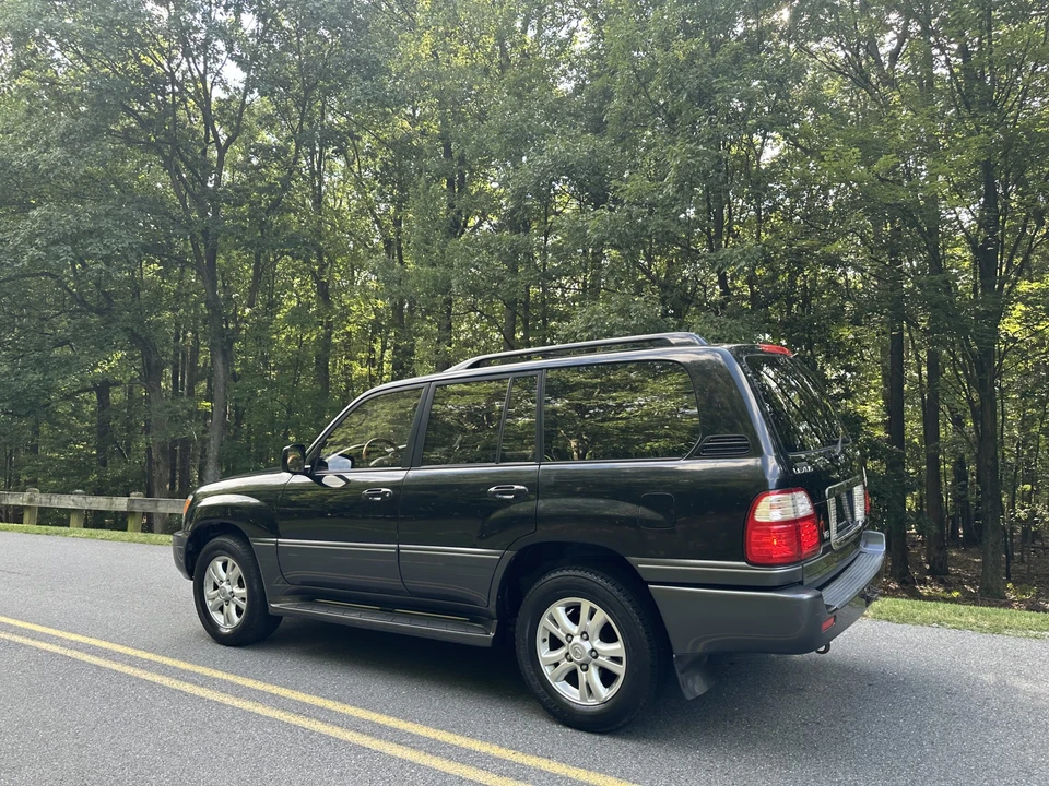 2003 Lexus LX 2nd Gen - Image 10 of 31
