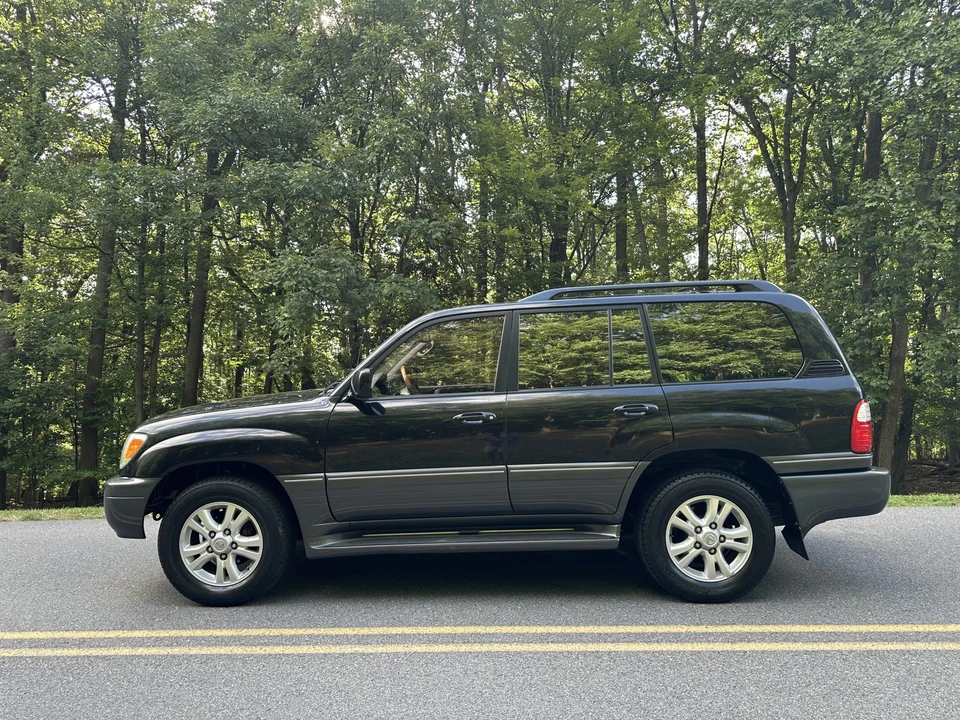 2003 Lexus LX 2nd Gen - Image 7 of 31