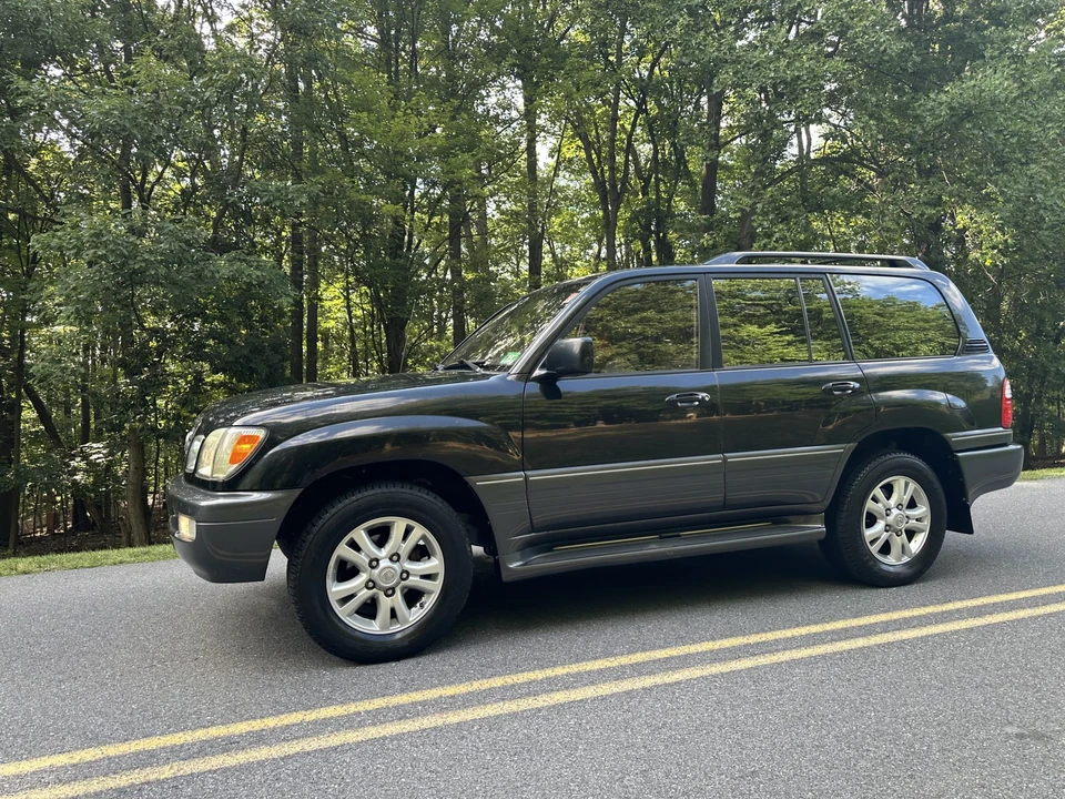 2003 Lexus LX 2nd Gen - Image 9 of 31