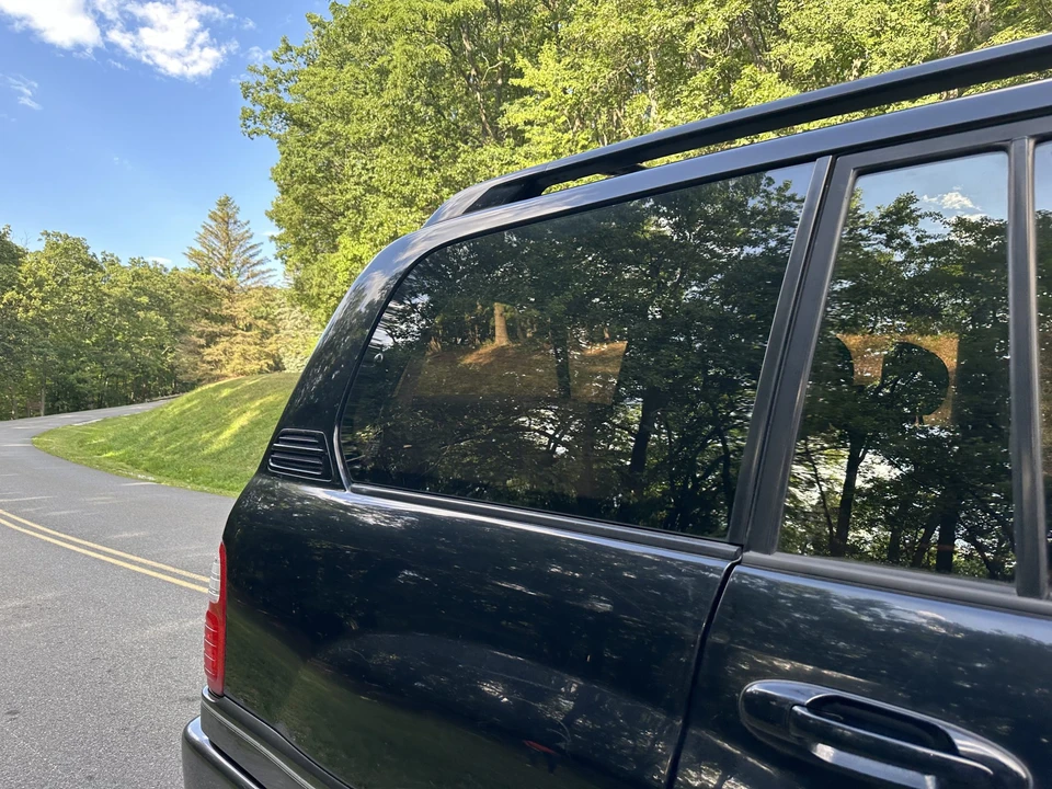 2003 Lexus LX 2nd Gen - Image 23 of 31