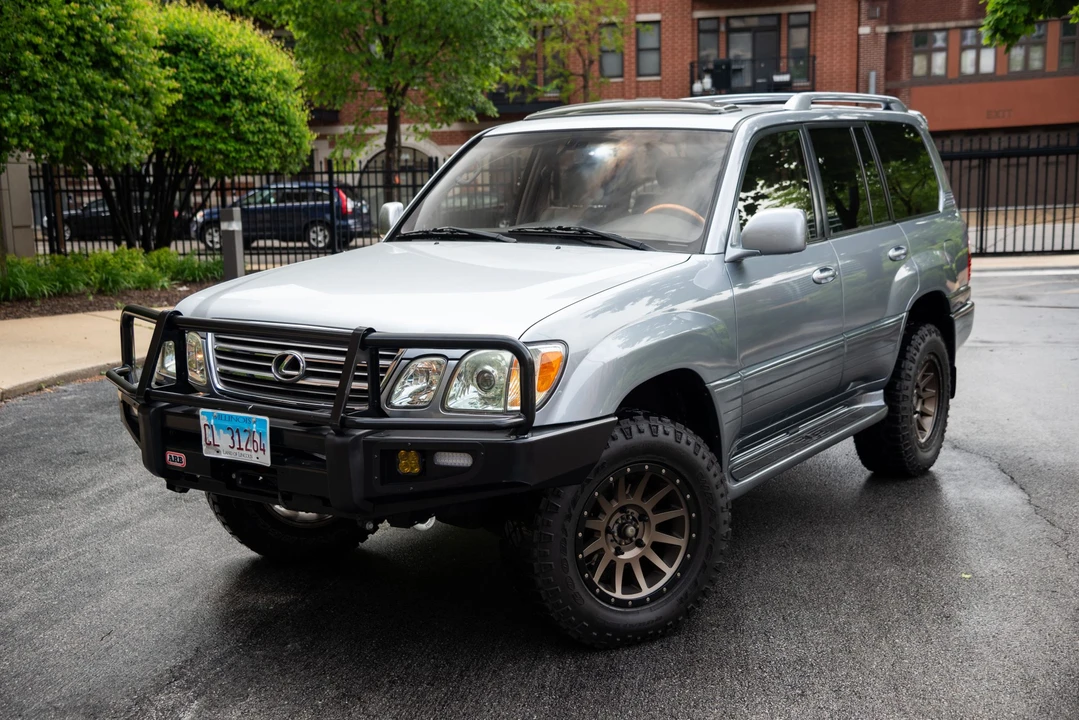 2003 Lexus LX 2nd Gen - Image 5 of 31