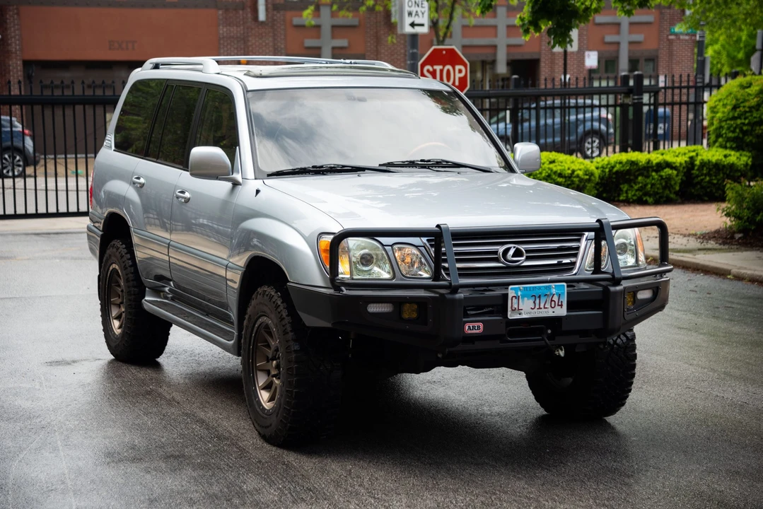 2003 Lexus LX 2nd Gen - Image 8 of 31