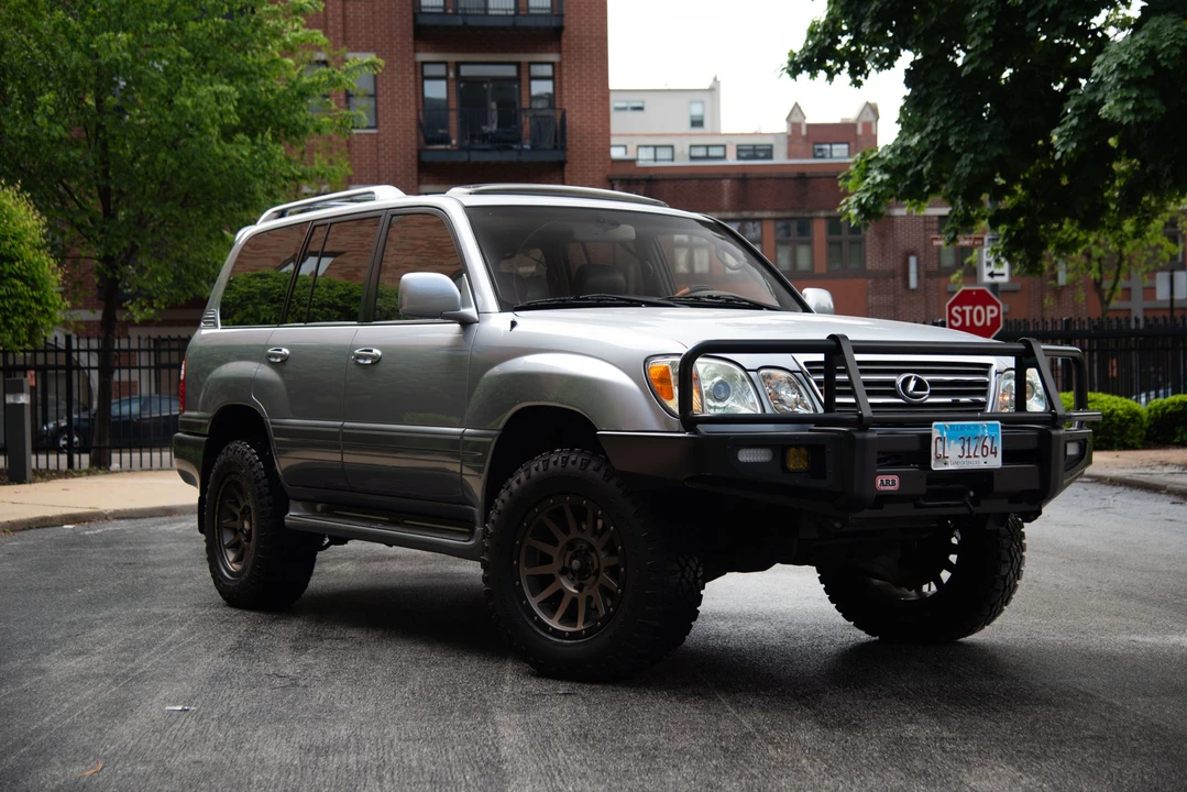 2003 Lexus LX 2nd Gen - Image 9 of 31