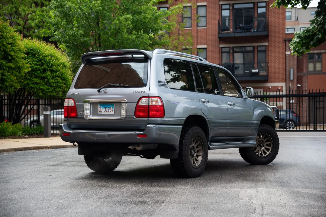 2003 Lexus LX 2nd Gen - Image 13 of 31