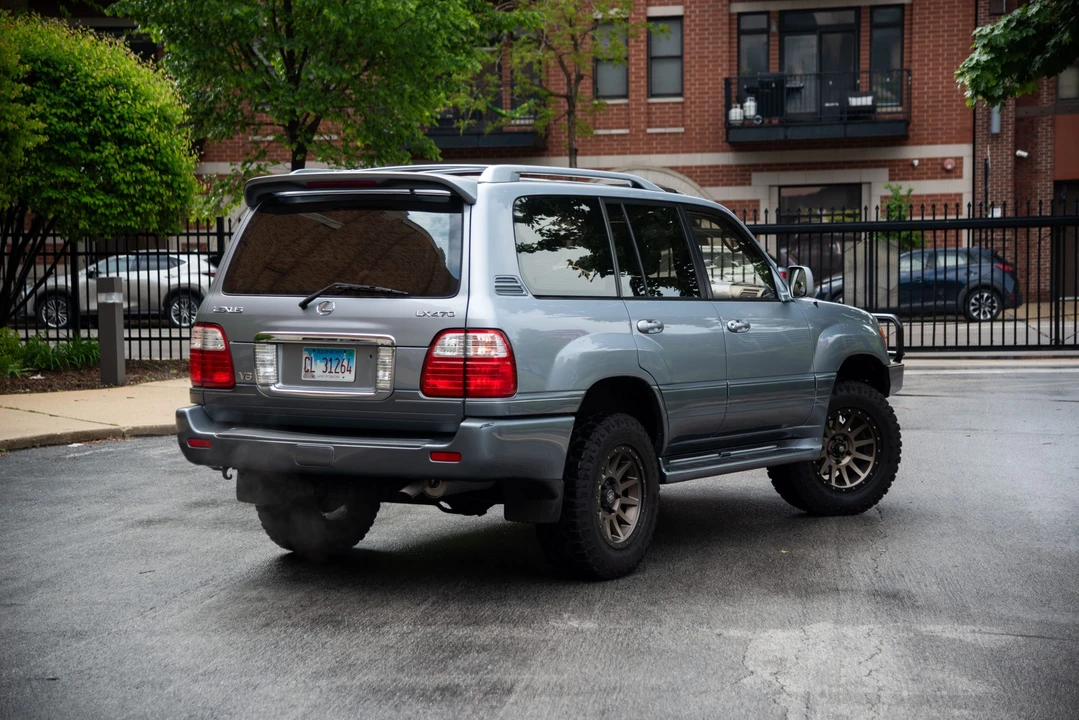 2003 Lexus LX 2nd Gen - Image 15 of 31