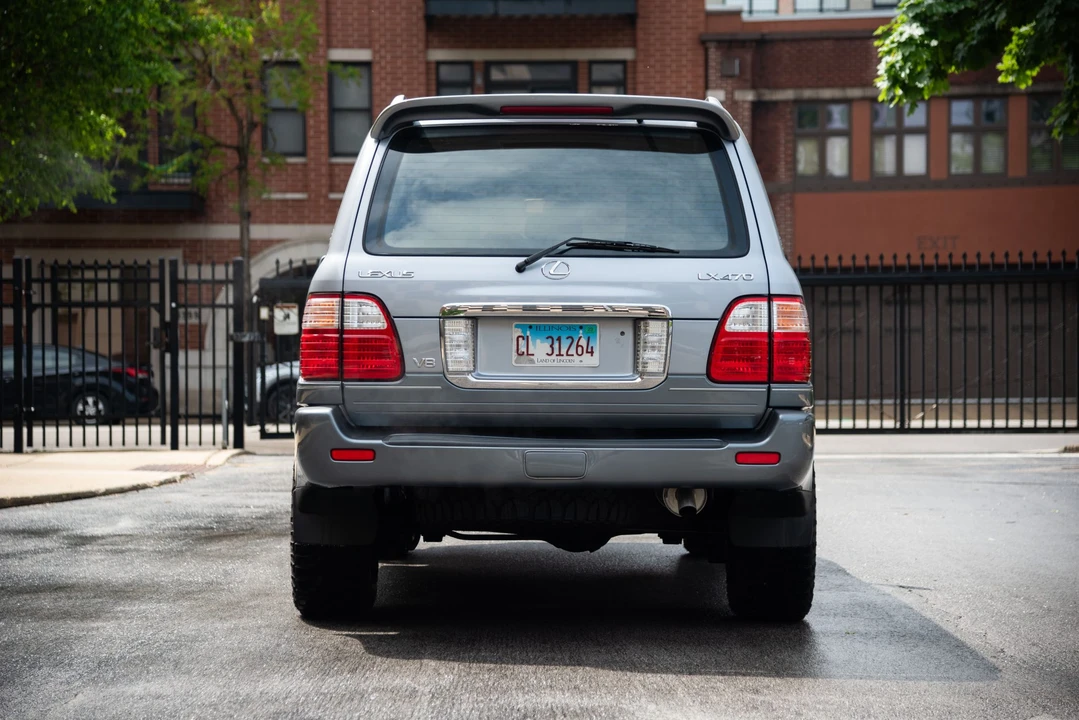 2003 Lexus LX 2nd Gen - Image 17 of 31