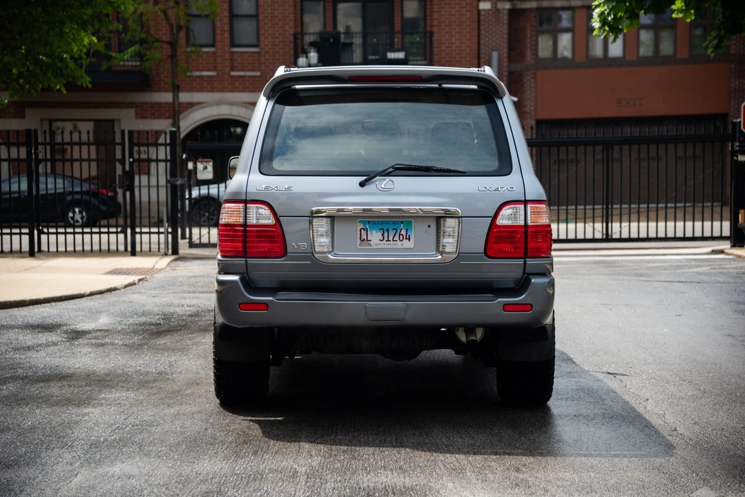 2003 Lexus LX 2nd Gen - Image 18 of 31