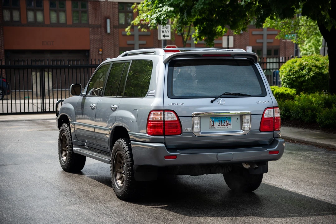 2003 Lexus LX 2nd Gen - Image 20 of 31