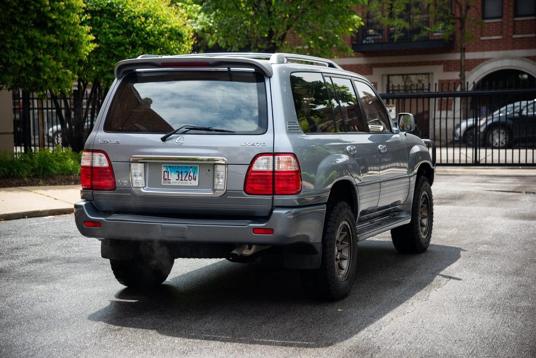 2003 Lexus LX 2nd Gen - Image 16 of 31