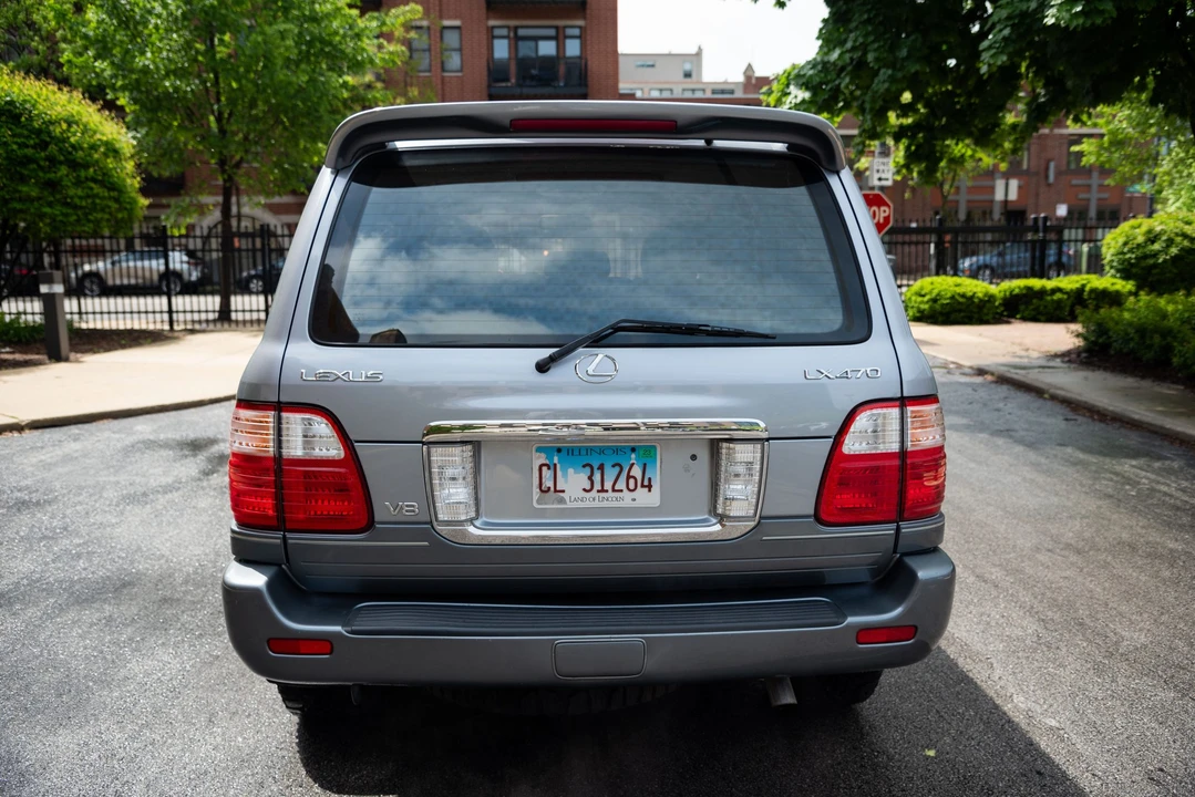 2003 Lexus LX 2nd Gen - Image 19 of 31
