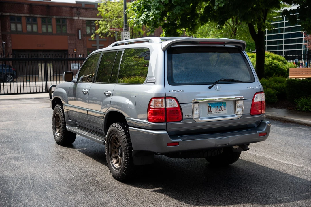 2003 Lexus LX 2nd Gen - Image 22 of 31
