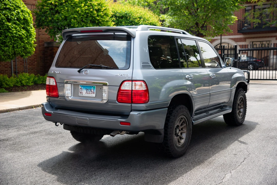 2003 Lexus LX 2nd Gen - Image 14 of 31