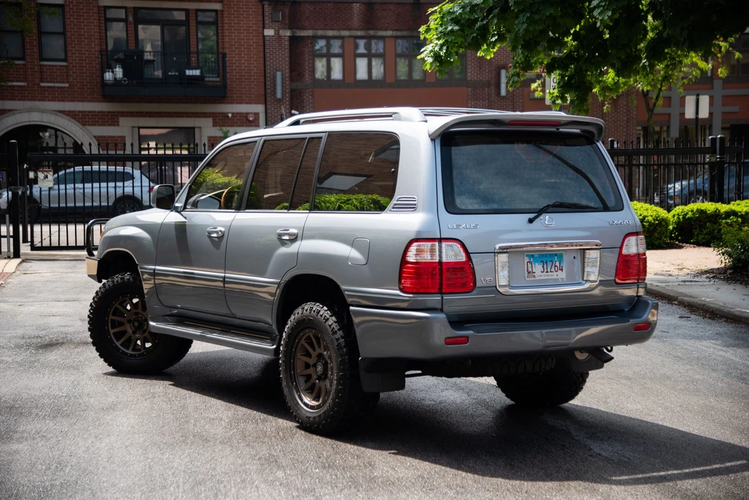 2003 Lexus LX 2nd Gen - Image 23 of 31
