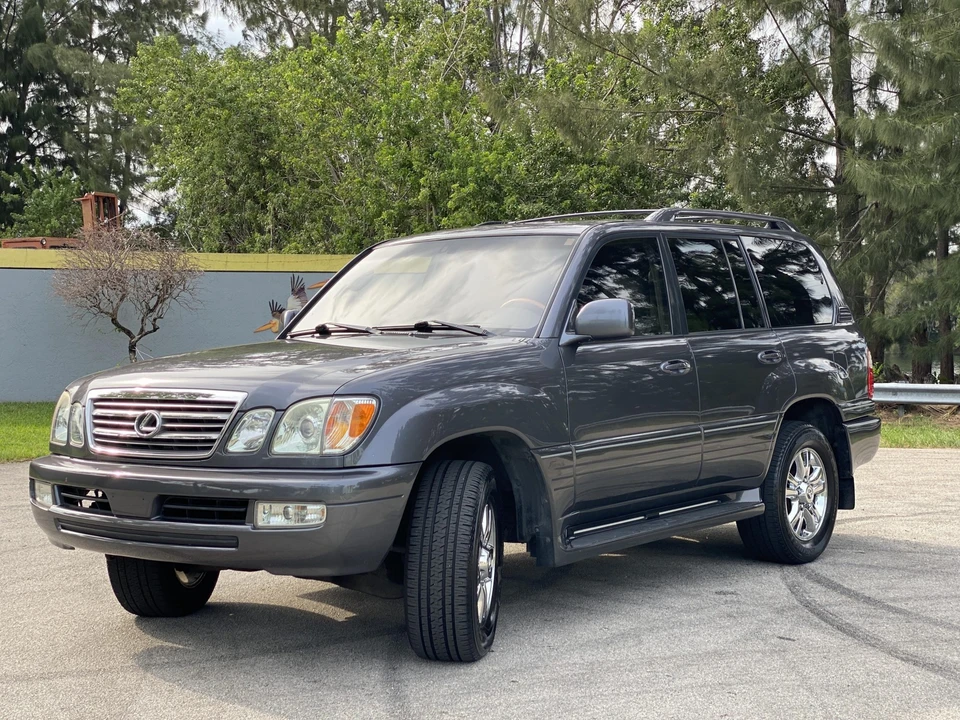 2003 Lexus LX 2nd Gen - Image 4 of 31