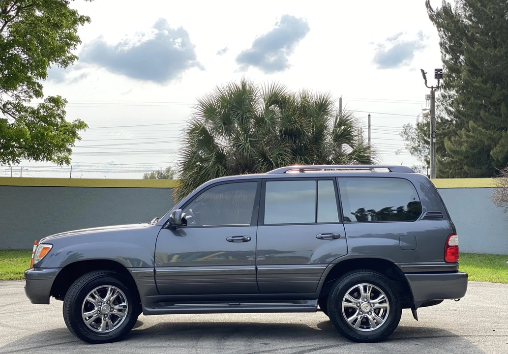 2003 Lexus LX 2nd Gen - Image 6 of 31