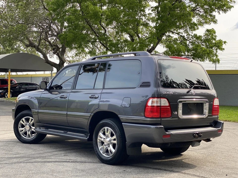 2003 Lexus LX 2nd Gen - Image 7 of 31