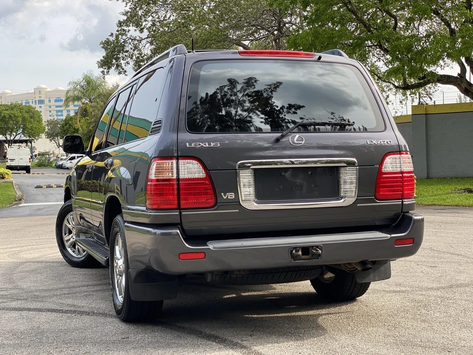2003 Lexus LX 2nd Gen - Image 12 of 31