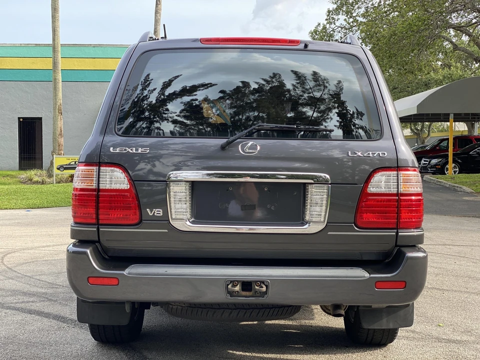 2003 Lexus LX 2nd Gen - Image 13 of 31