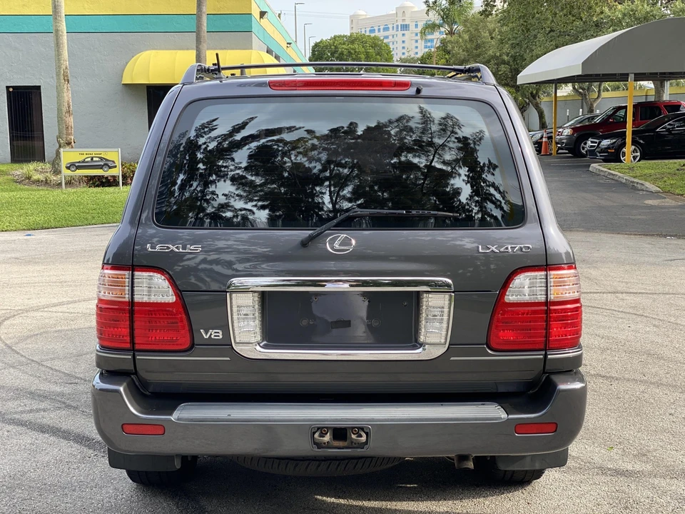 2003 Lexus LX 2nd Gen - Image 14 of 31