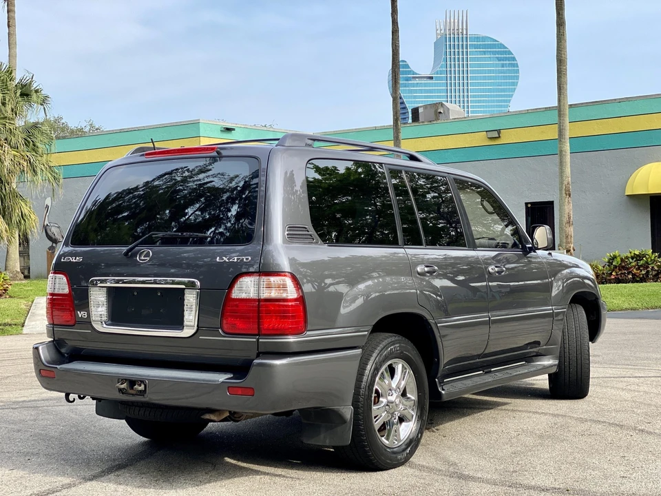 2003 Lexus LX 2nd Gen - Image 15 of 31