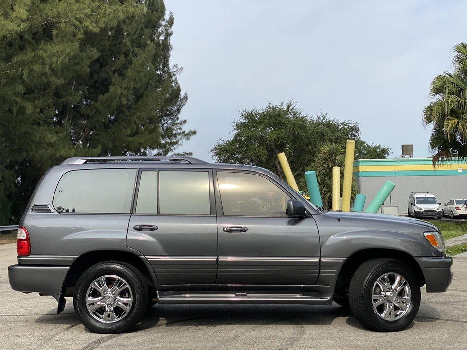 2003 Lexus LX 2nd Gen - Image 16 of 31