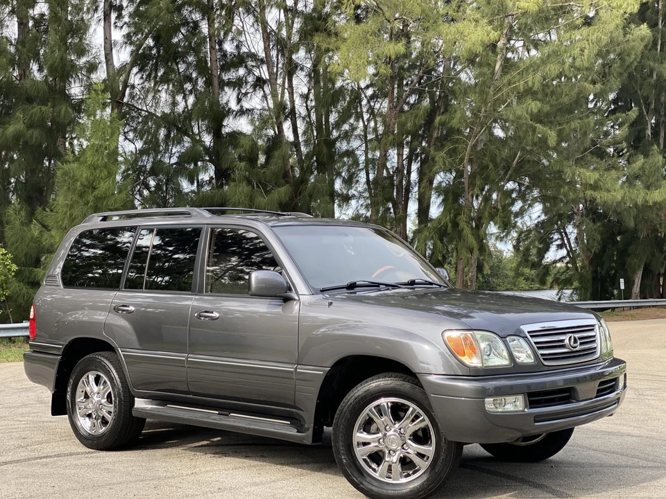2003 Lexus LX 2nd Gen - Image 17 of 31