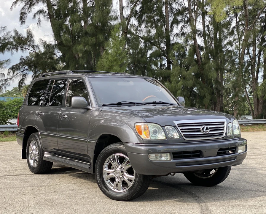 2003 Lexus LX 2nd Gen - Image 18 of 31