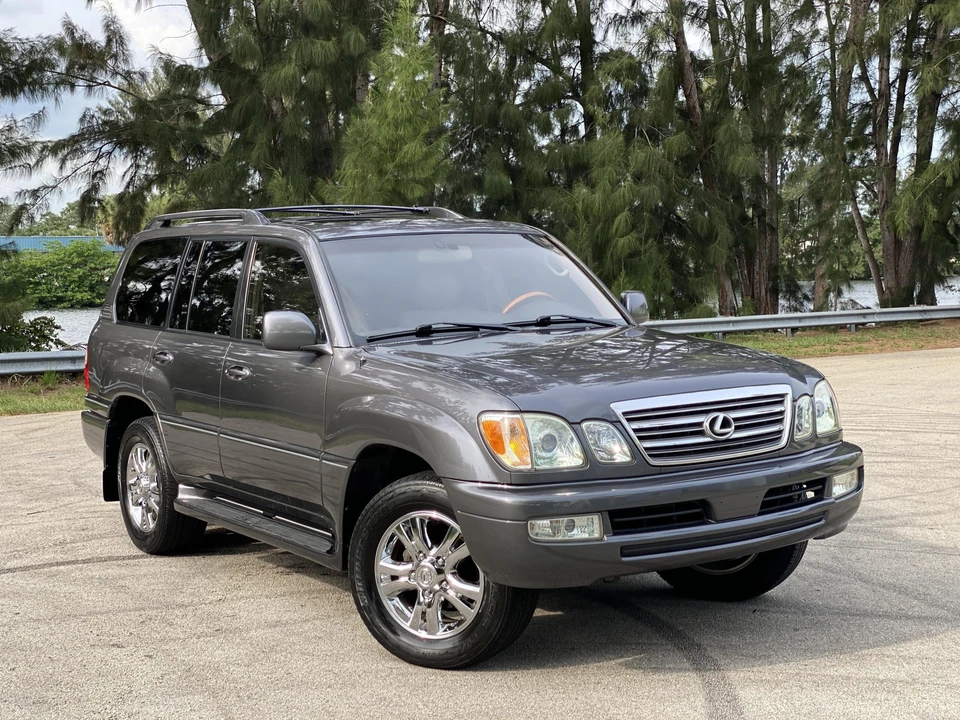 2003 Lexus LX 2nd Gen - Image 19 of 31