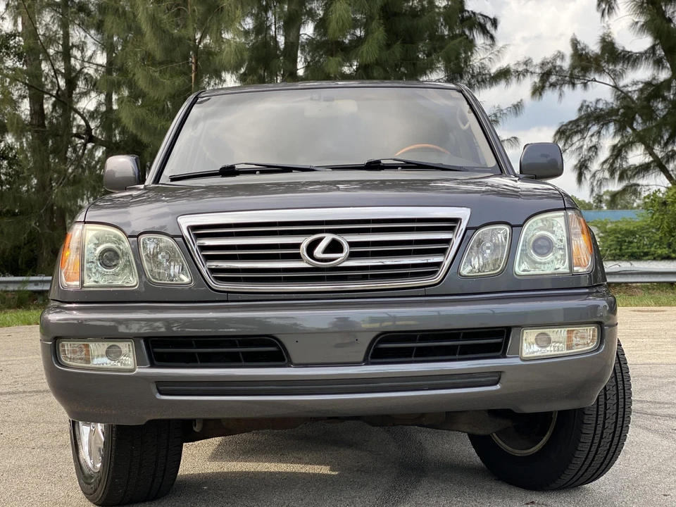 2003 Lexus LX 2nd Gen - Image 21 of 31