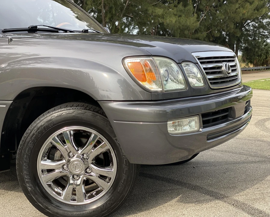 2003 Lexus LX 2nd Gen - Image 29 of 31