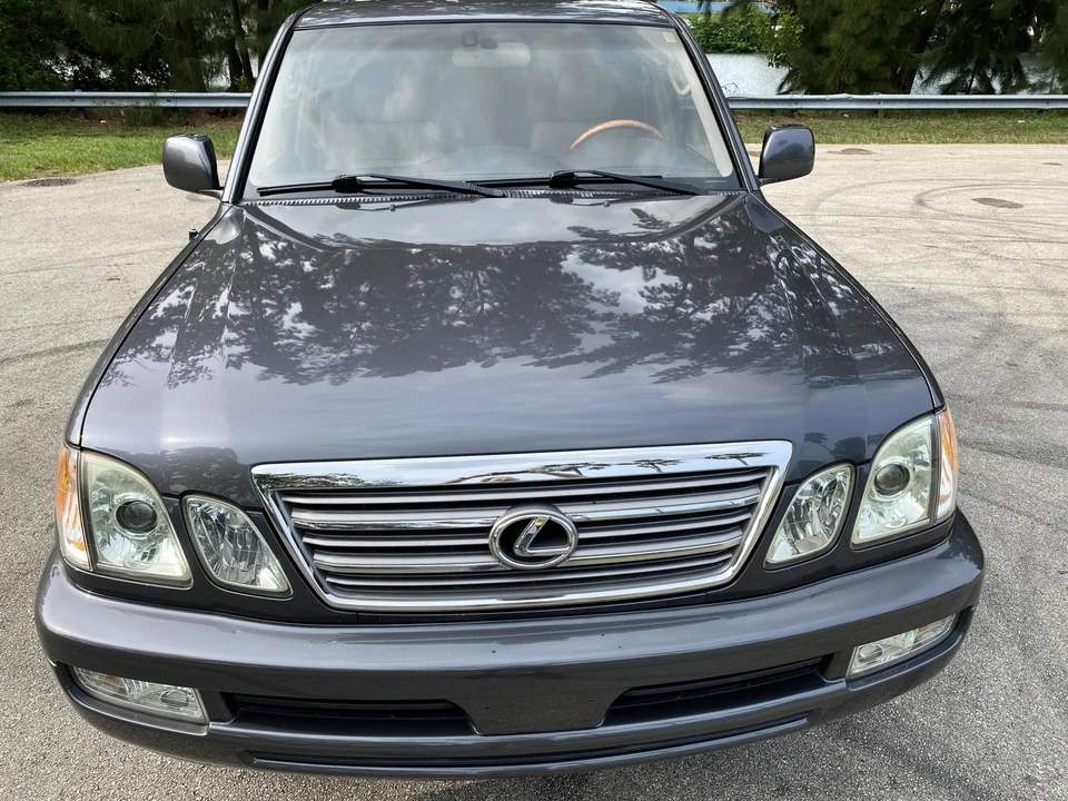 2003 Lexus LX 2nd Gen - Image 23 of 31