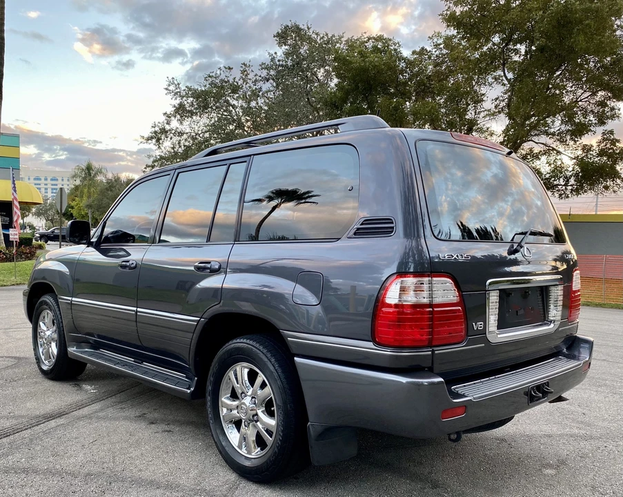 2003 Lexus LX 2nd Gen - Image 9 of 31