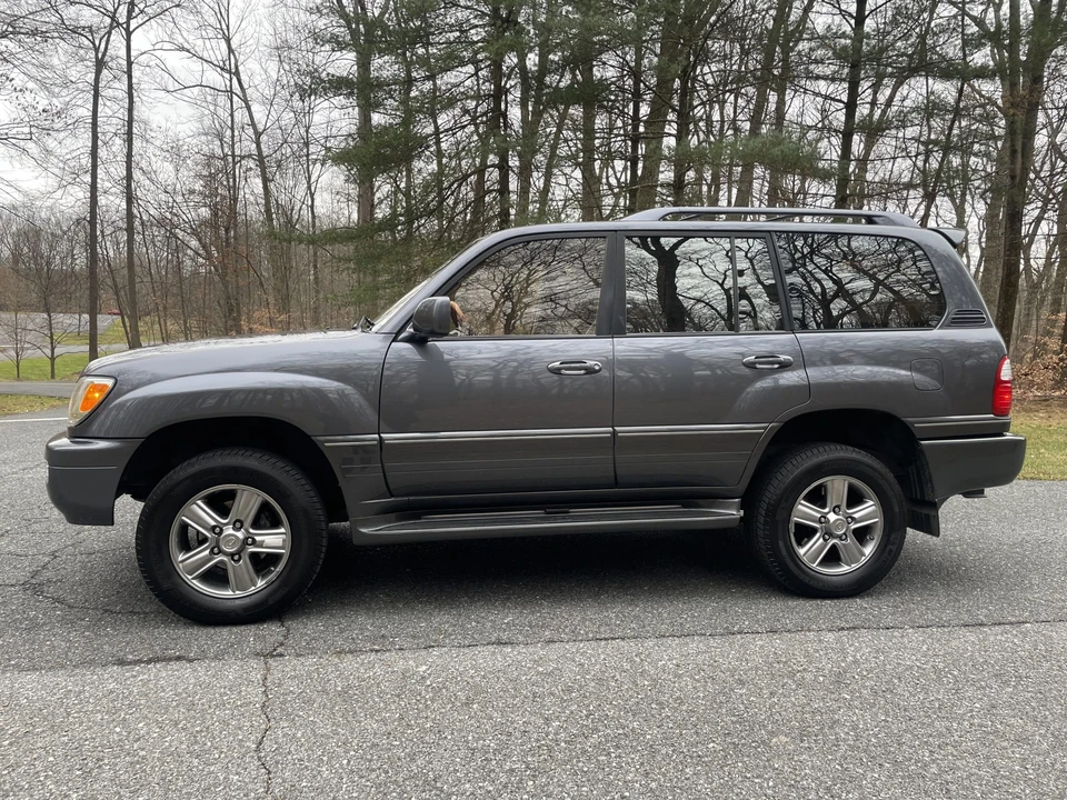 2003 Lexus LX 2nd Gen - Image 25 of 31