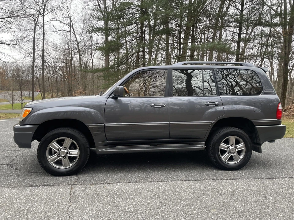 2003 Lexus LX 2nd Gen - Image 26 of 31