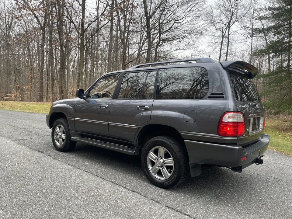 2003 Lexus LX 2nd Gen - Image 27 of 31