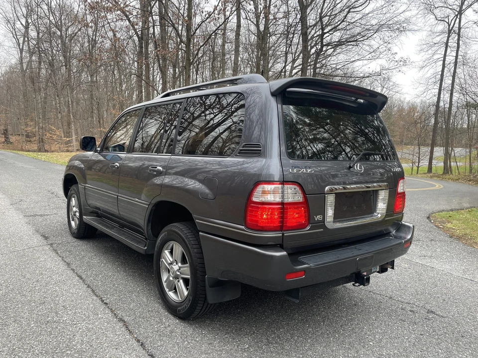 2003 Lexus LX 2nd Gen - Image 28 of 31
