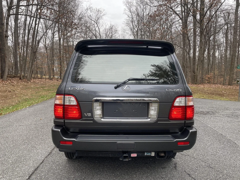 2003 Lexus LX 2nd Gen - Image 29 of 31