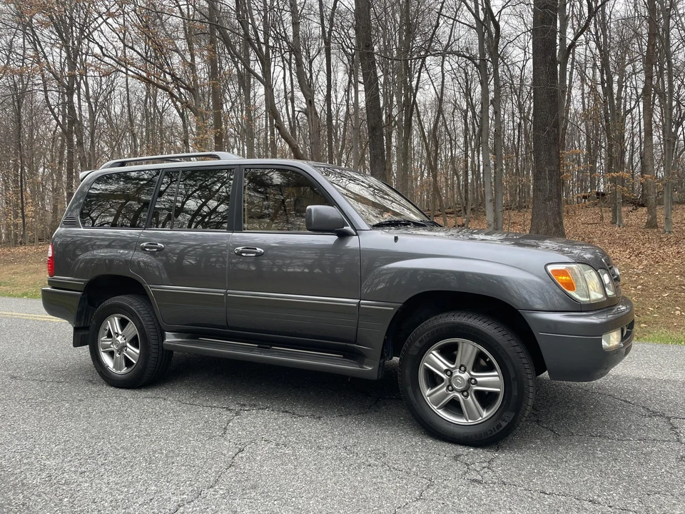 2003 Lexus LX 2nd Gen - Image 3 of 31