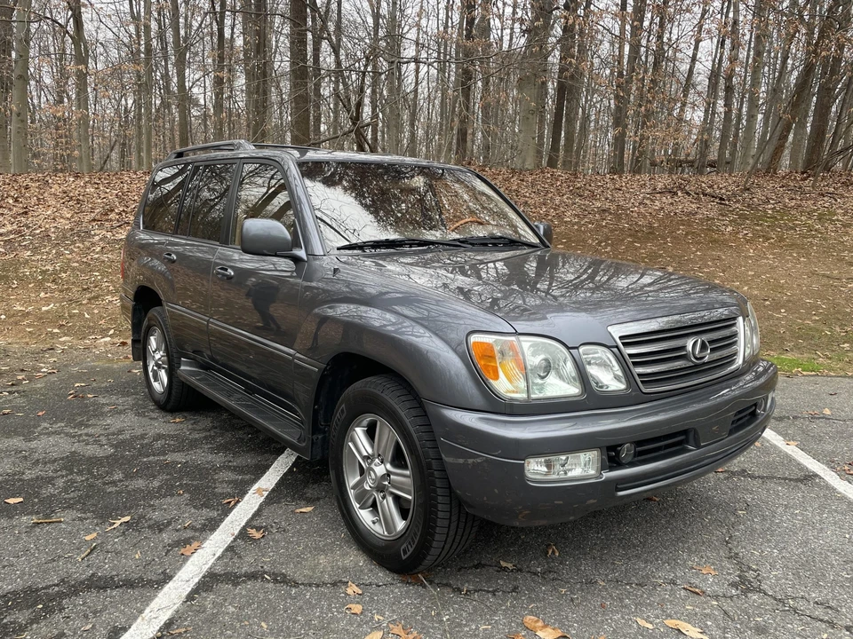 2003 Lexus LX 2nd Gen - Image 11 of 31