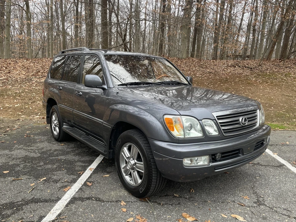 2003 Lexus LX 2nd Gen - Image 10 of 31