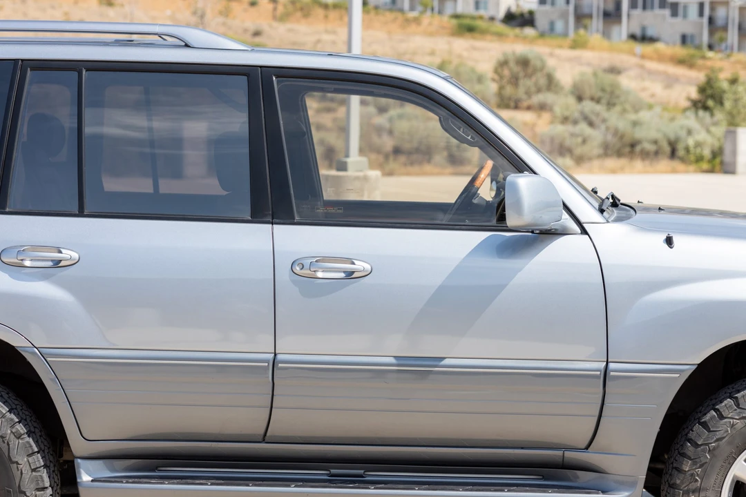 2003 Lexus LX 2nd Gen - Image 22 of 31