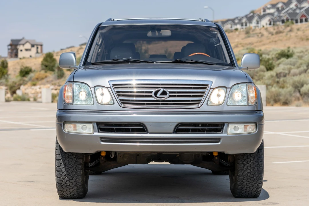 2003 Lexus LX 2nd Gen - Image 10 of 31