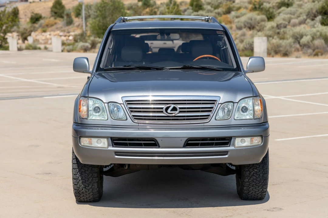 2003 Lexus LX 2nd Gen - Image 9 of 31