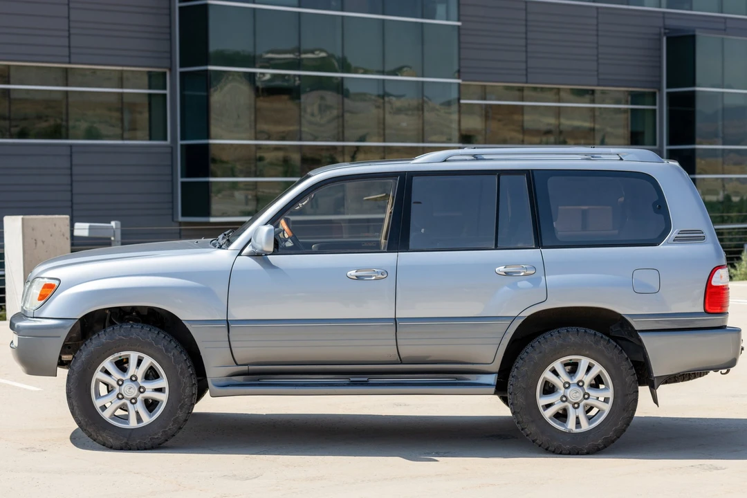 2003 Lexus LX 2nd Gen - Image 2 of 31