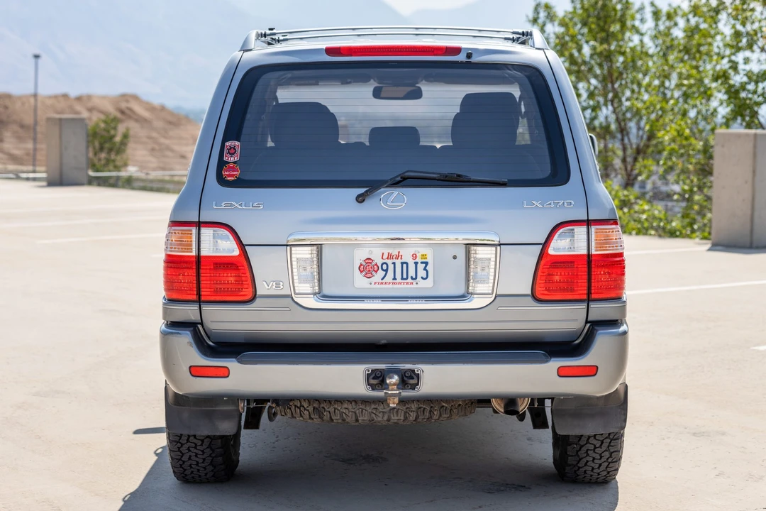2003 Lexus LX 2nd Gen - Image 5 of 31