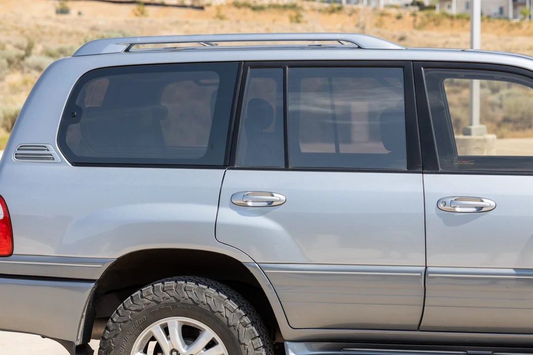 2003 Lexus LX 2nd Gen - Image 24 of 31